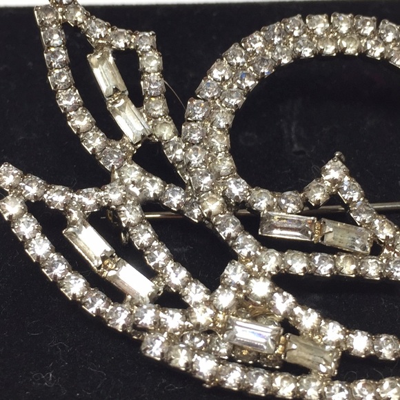 Vintage Weiss Rhinestones Crystals Brooch - Picture 2 of 10